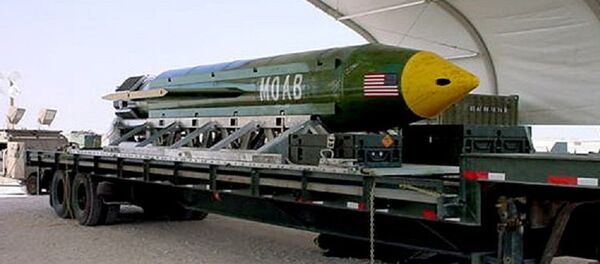 Ensayo de una bomba GBU-43/B de EEUU - Sputnik Mundo
