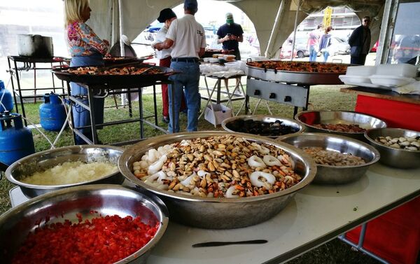 Mariscos para preparar una paella en el Puertito de Buceo, en Montevideo - Sputnik Mundo