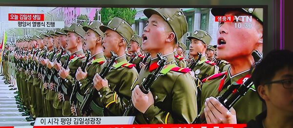 Desfile militar dedicado al 105 aniversario de Kim Il-sung en Pyongyang Desfile militar dedicado al 105 aniversario de Kim Il-sung en Pyongyang - Sputnik Mundo
