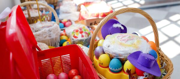 Освящение пасхальных куличей и яиц в Великую субботу - Sputnik Mundo