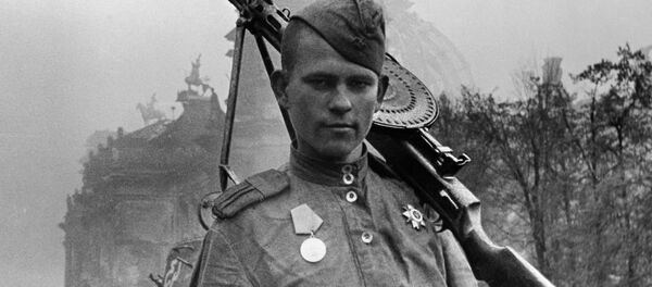 Un soldado soviético - Sputnik Mundo