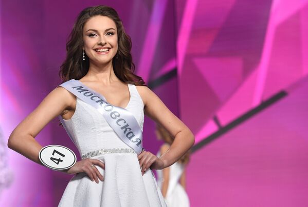 La joven más bella de Rusia y sus rivales La joven más bella de Rusia y sus rivales - Sputnik Mundo
