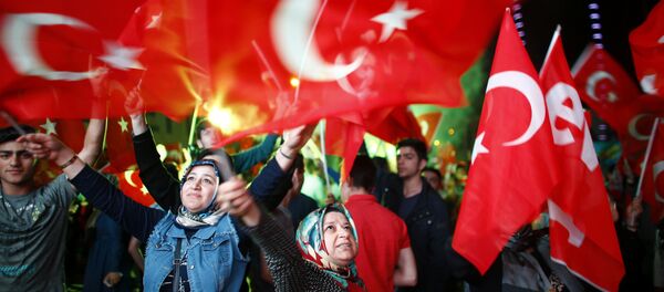 Los partidarios del presidente turco Erdogan - Sputnik Mundo