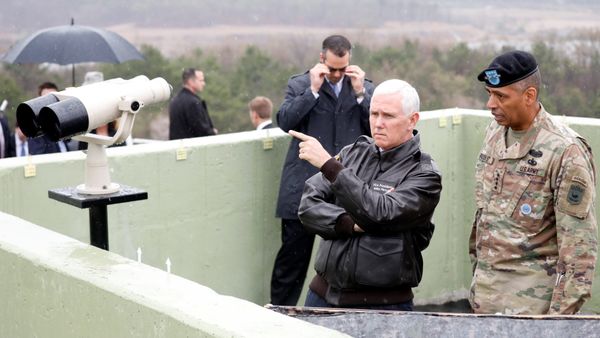 Mike Pence, vicepresidente de EEUU Mike Pence, vicepresidente de EEUU - Sputnik Mundo