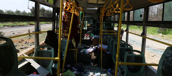 Consecuencias del atentado en el barrio de Al Rashidín, en las afueras de Alepo, Siria - Sputnik Mundo