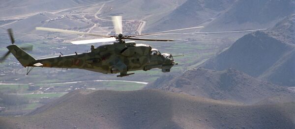 Un helicóptero Mi-24 sobre el camino Kabul-Herat - Sputnik Mundo