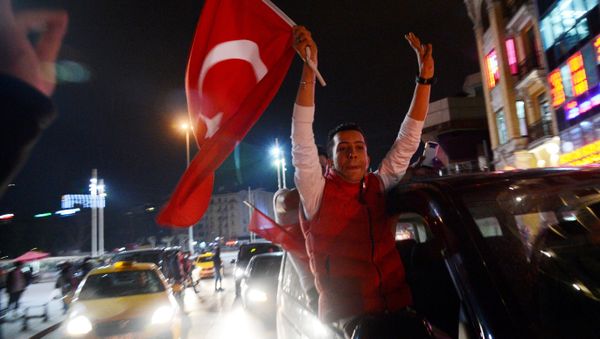Seguidores de Recep Tayyip Erdogan, presidente de Turquía (archivo) Seguidores de Recep Tayyip Erdogan, presidente de Turquía (archivo) - Sputnik Mundo