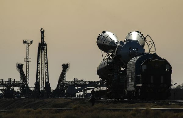 El cohete portador Soyuz FG, en la rampa de lanzamiento del cosmódromo de Baikonur El cohete portador Soyuz FG, en la rampa de lanzamiento del cosmódromo de Baikonur - Sputnik Mundo