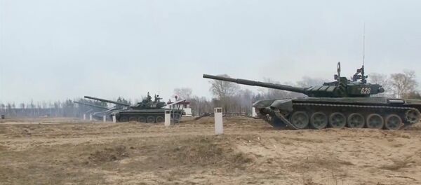 ¡Apunta y dispara! Así practican los operadores de tanques rusos ¡Apunta y dispara! Así practican los operadores de tanques rusos - Sputnik Mundo