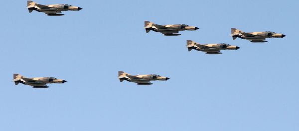 Cazas F-4 Phantom durante un desfile militar en Teherán  - Sputnik Mundo