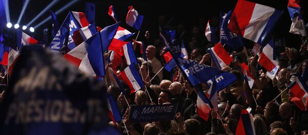 Los seguidores de Marine Le Pen, la candidata a la presidencia francesa por el Frente Nacional (FN) - Sputnik Mundo