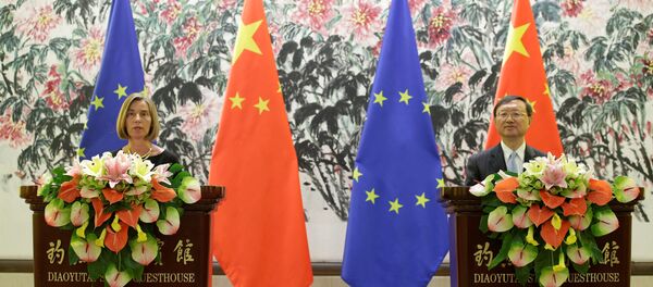 Alta Representante de la UE para Asuntos Exteriores, Federica Mogherini y Yang Jiechi, miembro del Consejo de Estado de China Alta Representante de la UE para Asuntos Exteriores, Federica Mogherini y Yang Jiechi, miembro del Consejo de Estado de China - Sputnik Mundo