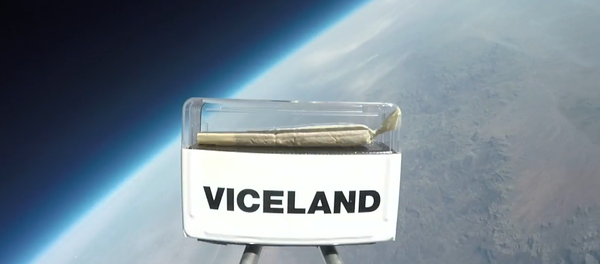 Un porro espacial 'hipnotiza' a más de 2 millones de personas - Sputnik Mundo