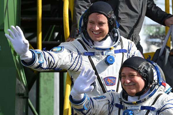 Los tripulantes de Soyuz MS-04, el estadounidense Jack Fischer (derecha) y el ruso Fiódor Yurchijin (izquierda) Los tripulantes de Soyuz MS-04, el estadounidense Jack Fischer (derecha) y el ruso Fiódor Yurchijin (izquierda) - Sputnik Mundo