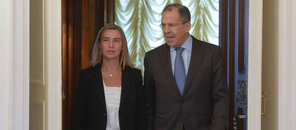 Federica Mogherini, alta representante de la Unión Europea, y Serguéi Lavrov, ministro de Exteriores ruso (archivo) - Sputnik Mundo