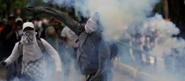 Manifestantes en Venezuela - Sputnik Mundo