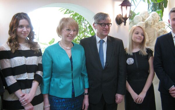 El embajador Ignacio Ibáñez Rubio visita el colegio Cervantes de Moscú - Sputnik Mundo
