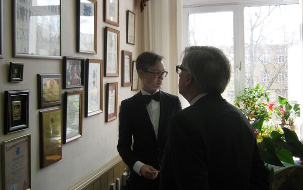 El embajador Ignacio Ibáñez Rubio visita el colegio Cervantes de Moscú - Sputnik Mundo