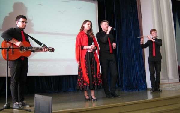 El aniversario del colegio Cervantes de Moscú - Sputnik Mundo