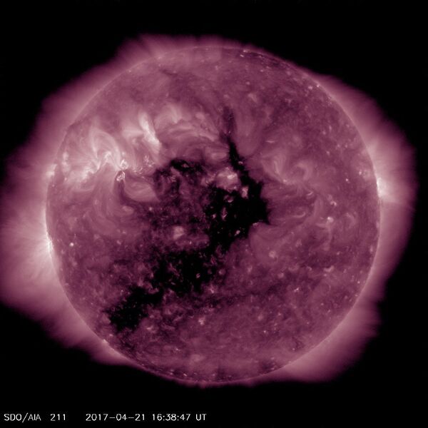 El agujero coronal registrado por la NASA  - Sputnik Mundo