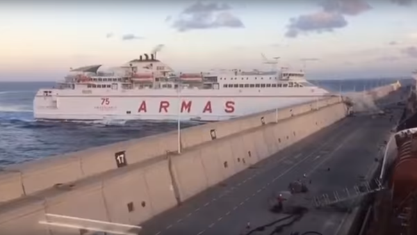 Un ferry colisiona con el puerto de Las Palmas de Gran Canaria - Sputnik Mundo