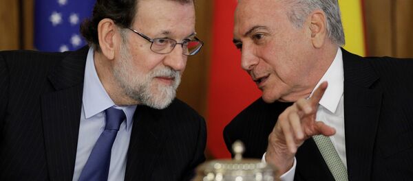 El presidente del Gobierno español  Mariano Rajoy con su homólogo brasileño, Michel Temer, durante su visita a Brasil - Sputnik Mundo