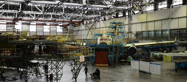 Dmitri Rogozin en la planta de Gorbunov - Sputnik Mundo