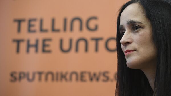 Julieta Venegas durante la entrevista con Sputnik - Sputnik Mundo