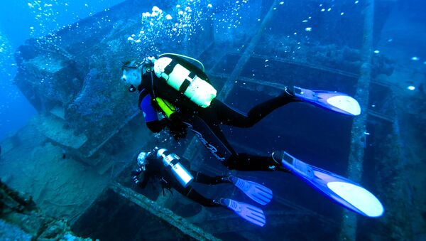 Buzos-investigadores en el mar Rojo (imagen referencial) - Sputnik Mundo