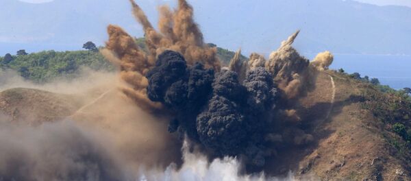 Una explosión producida durante los ejercicios de tiro en Corea del Norte Una explosión producida durante los ejercicios de tiro en Corea del Norte - Sputnik Mundo