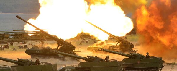 La artillería de Corea del Norte durante los ejercicios de tiro celebrados con motivo del 85 aniversario de sus FFAA - Sputnik Mundo