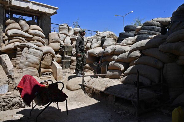 El arriesgado combate del Ejército sirio por la sitiada ciudad de Deir Ezzor - Sputnik Mundo