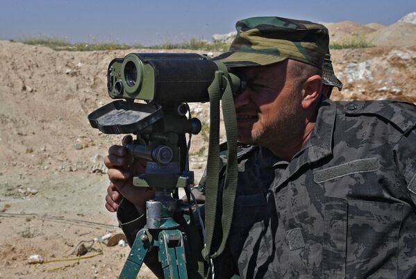 El arriesgado combate del Ejército sirio por la sitiada ciudad de Deir Ezzor - Sputnik Mundo