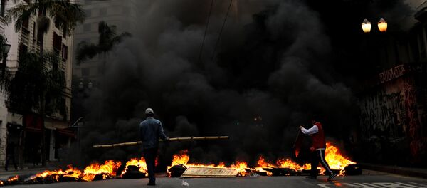 Manifestantes protestan contra la propuesta del presidente brasileño Michel Temer de reformar el sistema de seguridad social del país - Sputnik Mundo