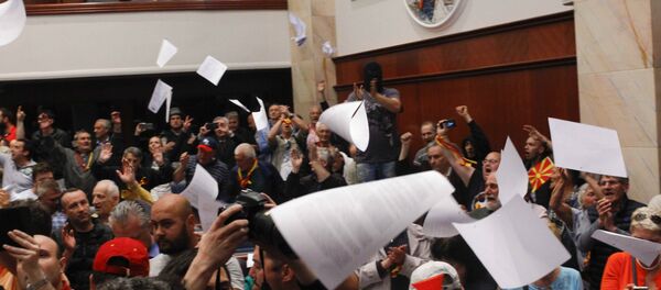 Las protestas en el Parlamento de Macedonia - Sputnik Mundo
