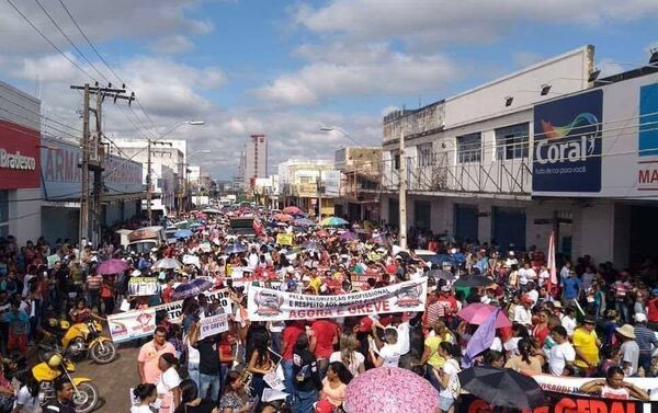 Manifestantes en Brasil durante huelga general - Sputnik Mundo