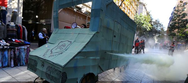 Protestas contra fraudes de Carabineros en Chile - Sputnik Mundo