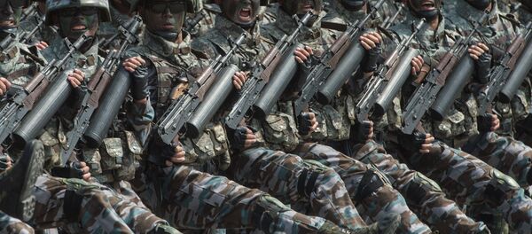 Fuerzas especiales norcoreanas durante un desfile en Pyongyang - Sputnik Mundo