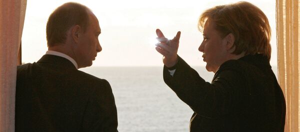 Vladímir Putin y Angela Merkel en Sochi (archivo) - Sputnik Mundo