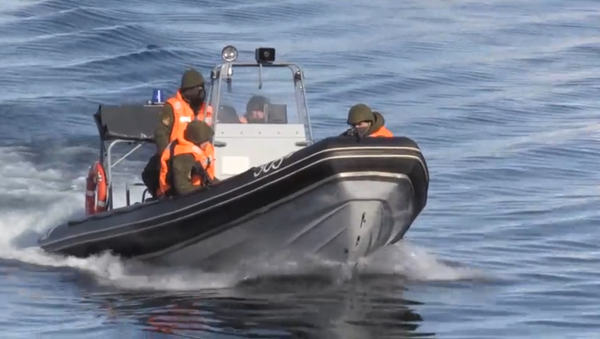 Vídeo: así se repelen los ataques de los saboteadores en una base submarina rusa Vídeo: así se repelen los ataques de los saboteadores en una base submarina rusa - Sputnik Mundo