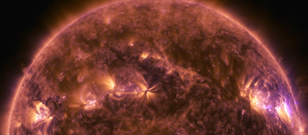 Nuevos vídeos de la NASA captan un 'estallido' a cámara lenta en la superficie solar - Sputnik Mundo