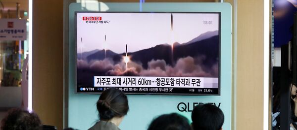 Lanzamineto de misiles por Corea del Norte - Sputnik Mundo