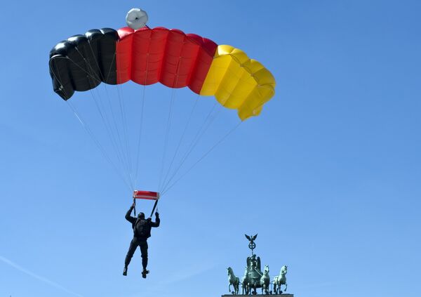 Un miembro del GSG-9 se prepara para aterrizar Un miembro del GSG-9 se prepara para aterrizar - Sputnik Mundo