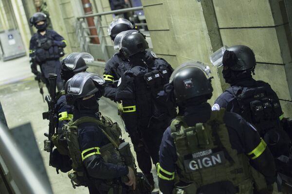 Miembros de la GIGN participan en un entrenamiento Miembros de la GIGN participan en un entrenamiento - Sputnik Mundo