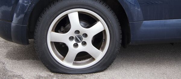 Llanta pinchada - Sputnik Mundo