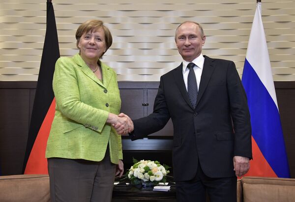 Angela Merkel, canciller de Alemania, y Vladímir Putin, presidente de Rusia - Sputnik Mundo