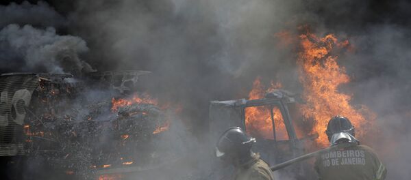 Narcotraficantes queman ocho autobuses en Cidade Alta - Sputnik Mundo