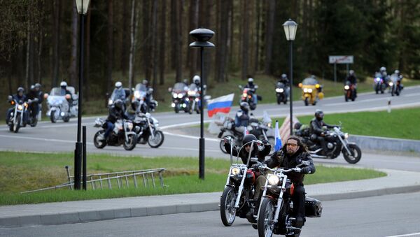 El grupo de moteros los Lobos de la Noche durante rally La ruta de la Victoria a Berlín (archivo) - Sputnik Mundo