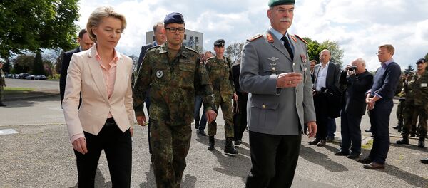 La ministra de Defensa alemana von der Leyen visita Illkirch-Graffenstaden - Sputnik Mundo