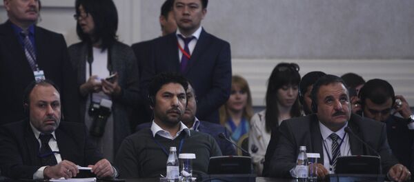 Osama Abu Zeid, portavoz de la delegación de la oposición siria en las consultas en Astaná Osama Abu Zeid, portavoz de la delegación de la oposición siria en las consultas en Astaná - Sputnik Mundo